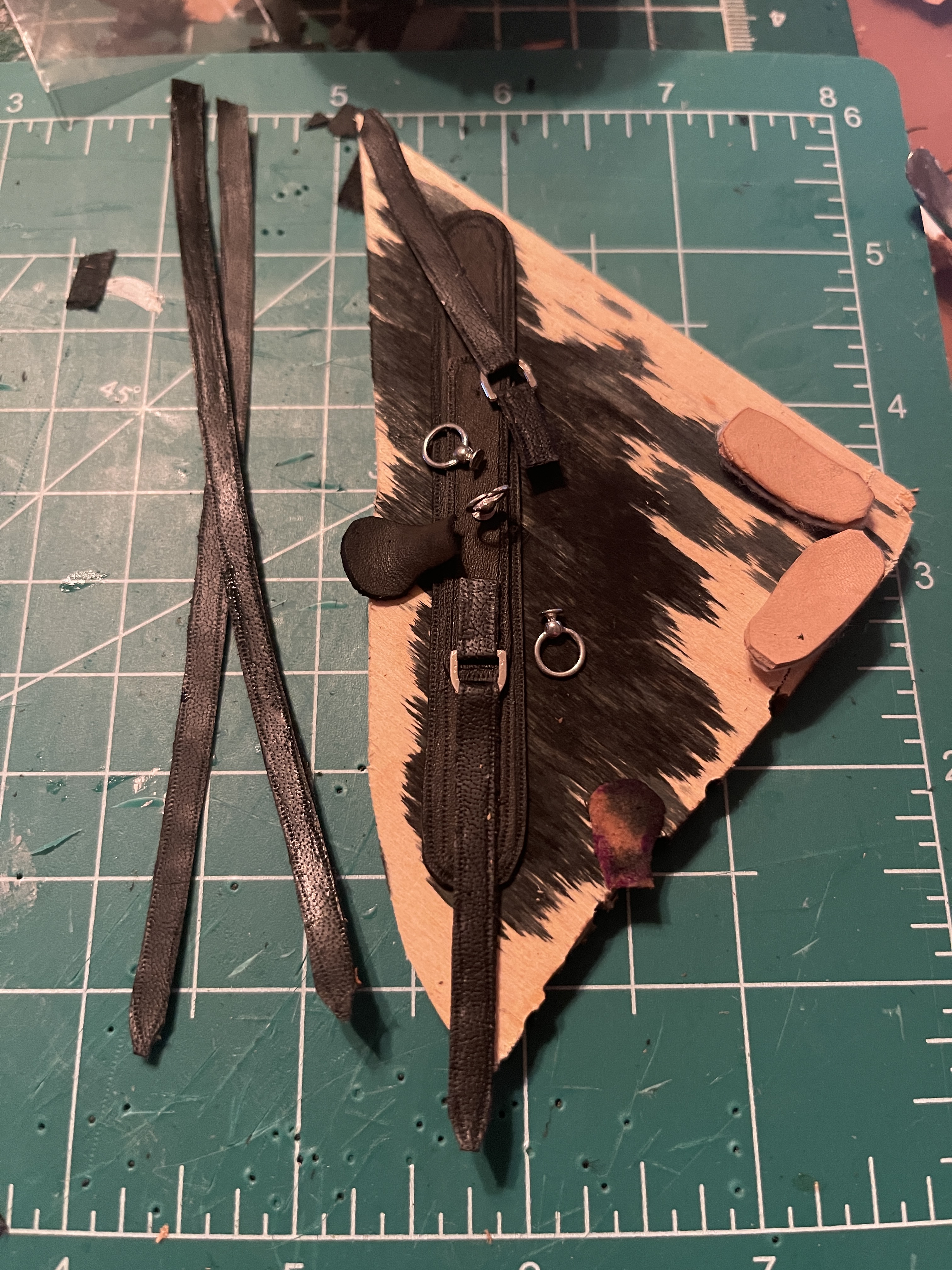 Model horse harness saddle